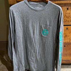 Men’s vineyard vines t shirt